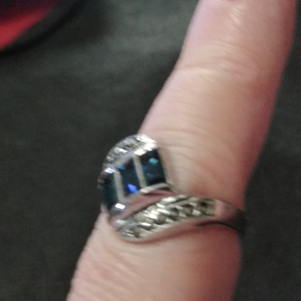 Ring - Picture 3 of 4